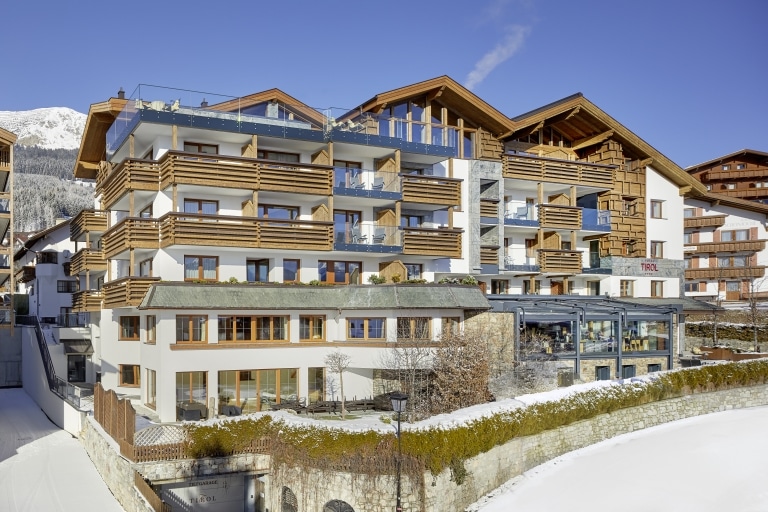 Hotel Tirol Außenansicht Winter