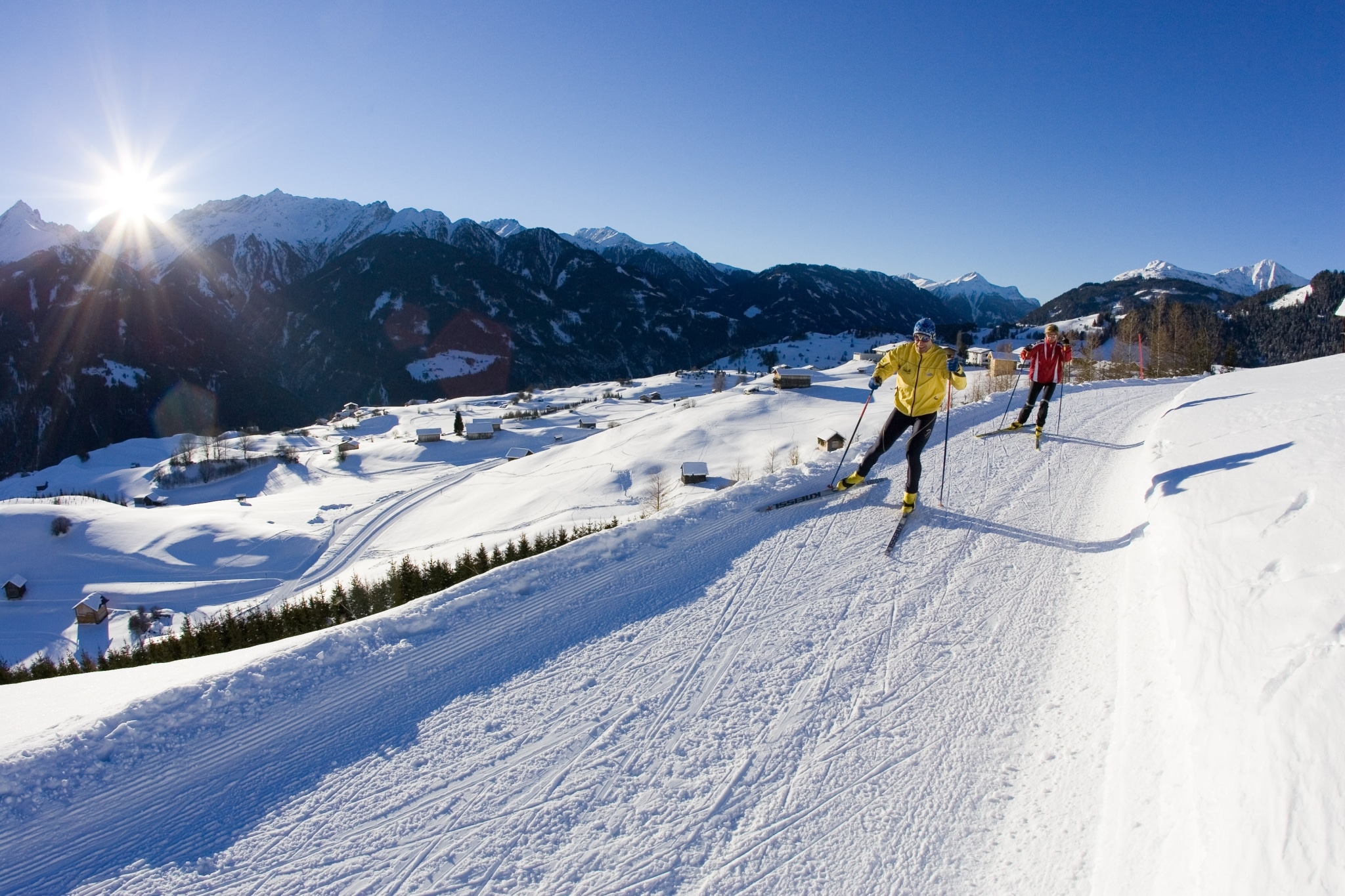 Langläufer auf Loipen in Tirol